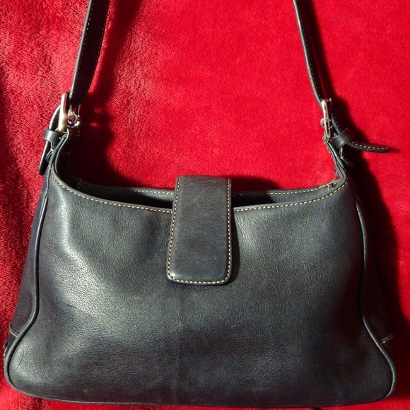 Coach Handbags - Vintage Coach Hampton Black Leather Hobo Shoulder Bag